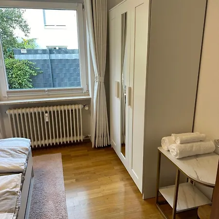 Private In Shared Apartment! *