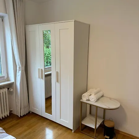 Private In Shared Apartment! פרידריכסהאפן